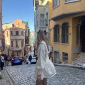 Profile photo of Laura