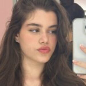 Profile photo of laura-macedo